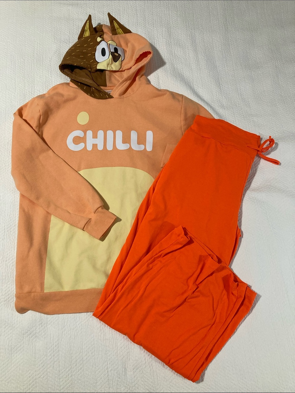 Chilli sweatshirt and pants for mum’s costume